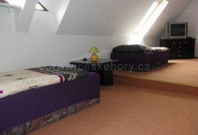 Rekreační chalupa se zahradou a hřištěm Lobendava