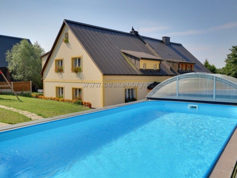 Biofarma Pod Hájkem - areál s chalupou a penzionem