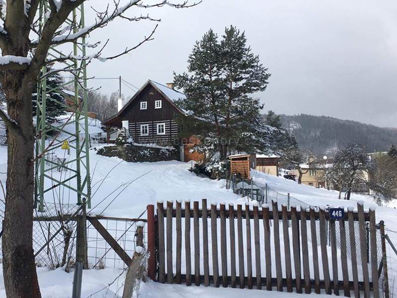 Poloroubenka Poniklá