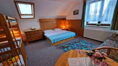 Chalupa pod hradem Valdštejn