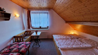 Chalupa pod hradem Valdštejn