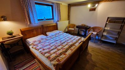 Chalupa pod hradem Valdštejn