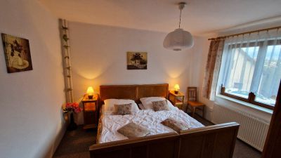 Chalupa pod hradem Valdštejn