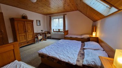 Chalupa pod hradem Valdštejn