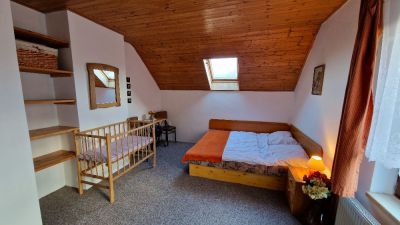 Chalupa pod hradem Valdštejn