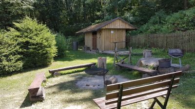 Chalupa pod hradem Valdštejn