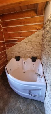 Horská roubenka s bazénem a saunou