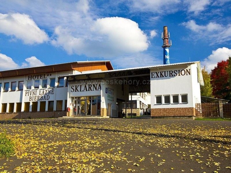 Hotel ** v objektu sklárny