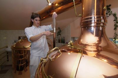 Hotel ** v objektu sklárny