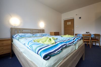 Hotel ** v objektu sklárny