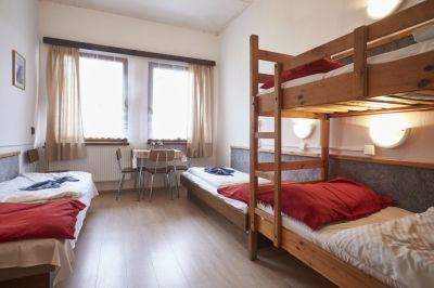 Hotel ** v objektu sklárny