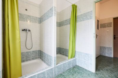 Hotel ** v objektu sklárny