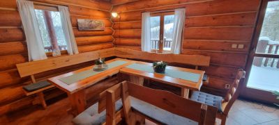 Horský kanadský srub s venkovní vířivkou a bazénem