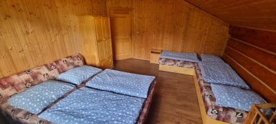 Horský kanadský srub s venkovní vířivkou a bazénem