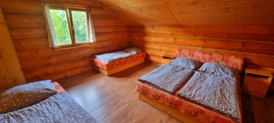 Horský kanadský srub s venkovní vířivkou a bazénem