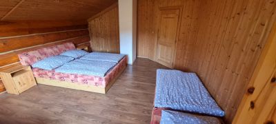 Horský kanadský srub s venkovní vířivkou a bazénem