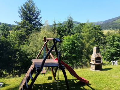 Horský kanadský srub s venkovní vířivkou a bazénem