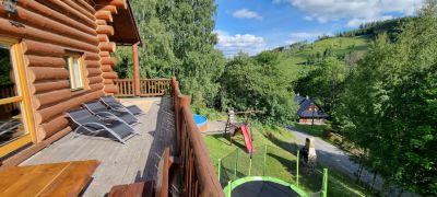 Horský kanadský srub s venkovní vířivkou a bazénem