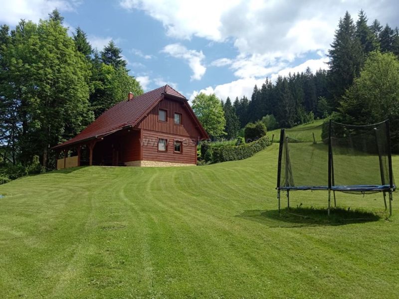 Chalupy 161 a 1022 u skiareálu Razula