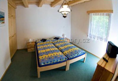 Chalupy 161 a 1022 u skiareálu Razula