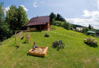 Chalupy 161 a 1022 u skiareálu Razula