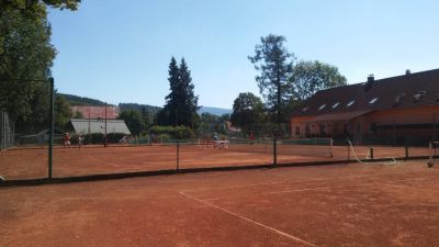 Rekreační zařízení s ubytováním a tenisovými kurty