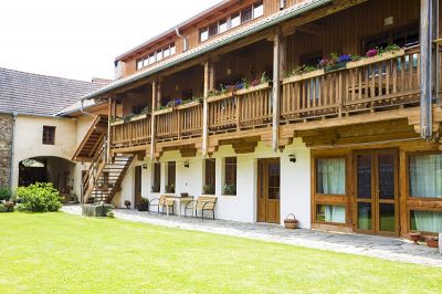 Selský dvůr - apartmány a keramická dílna