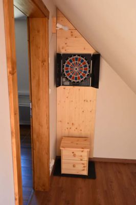 Chalupa u kvetoucího pařezu