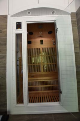 Chalupa u kvetoucího pařezu