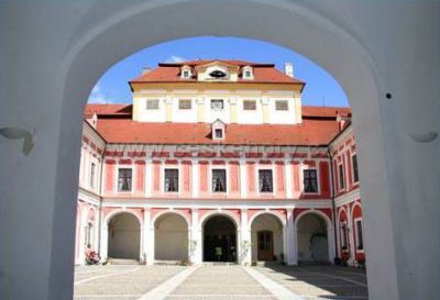 Zámek Červený hrádek - KVIZ Jirkov p.o.