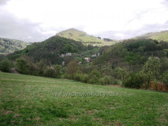 Pohled z Doupovských hor na Stráž nad Ohří