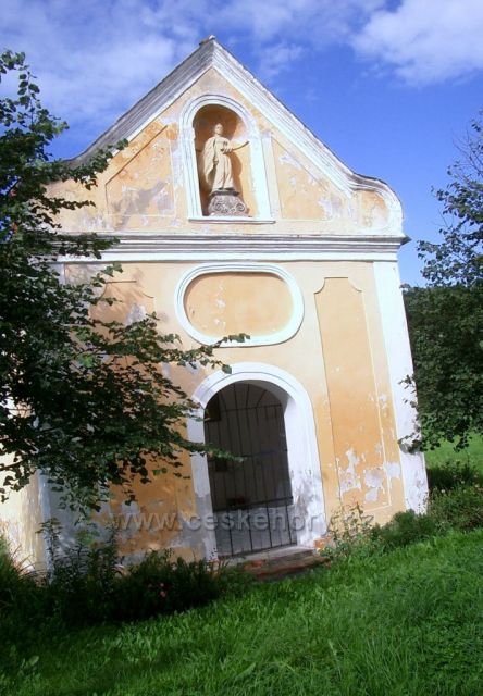 Vintířov - kaple před parkem