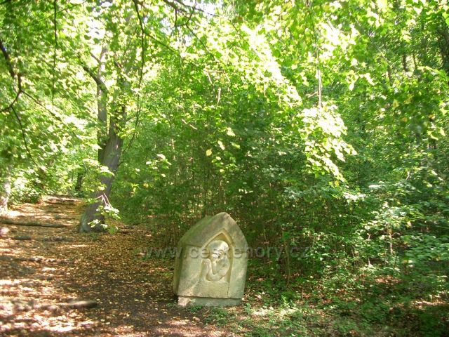 sochařské lapidárium Vintířovský kopec