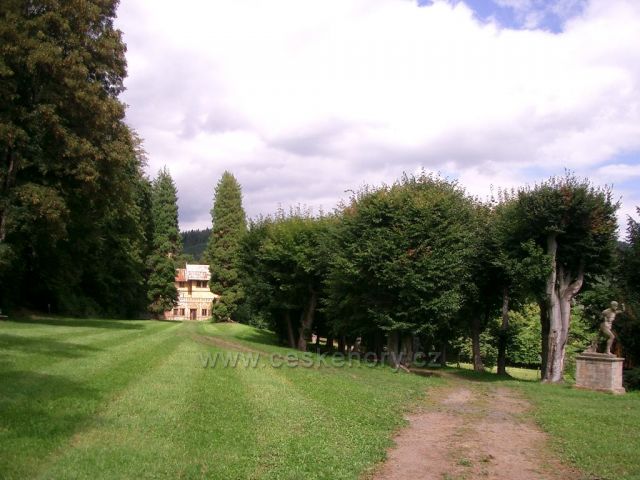 letohrádek a park Valeč