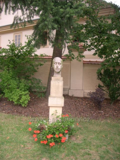 pomník Čapek Chyše