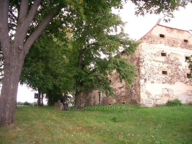 Mašťov sýpka a sedací kámen
