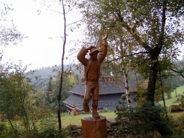 Dřevěné sochy na Solani.
(Hostýnsko-Vsetínská hornatina)