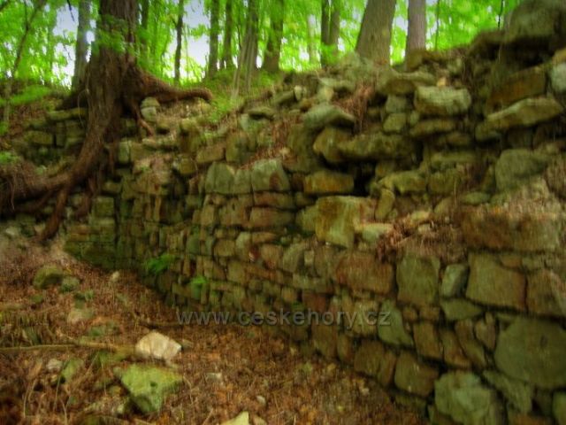 zřícenina hradu Červená Hora