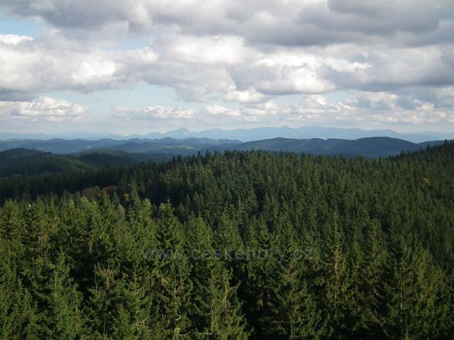 V pozadí pohoři Malá Fatra