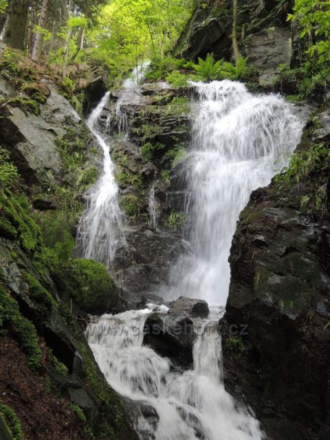 Kýšovický 20m vodopád v Prunéřovském údolí