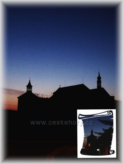 západ slunce v Dobrušce - vstupní brána Orlických hor