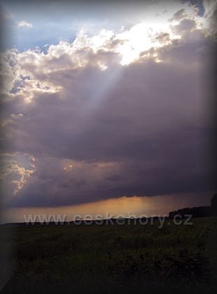 před bouřkou