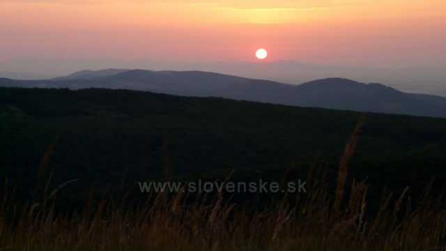 východ slunce v Malých Karpatech