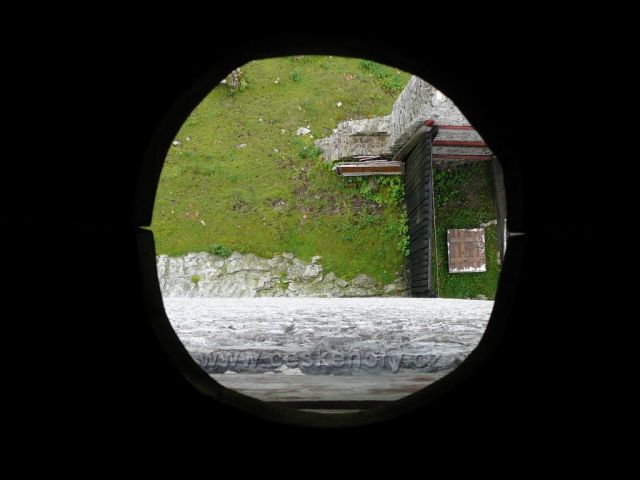 Hrad Kašperk-hradní latrýna