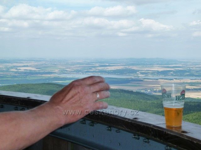 Borůvková Hora - žízeň na rozhledně při pohledu na Otmuchowské jezero