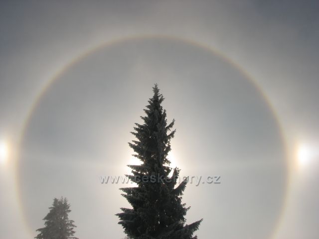 Duha v mlze