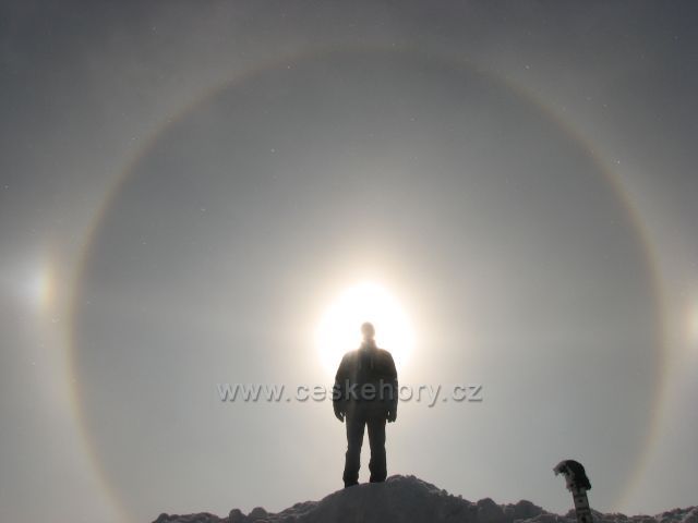 Polední slunce nad Churáňovem