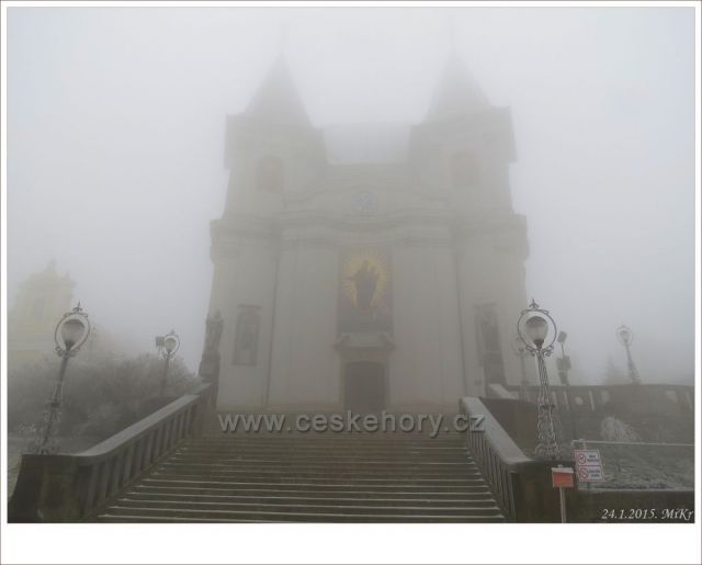 Hostýnská bazilika v mlze