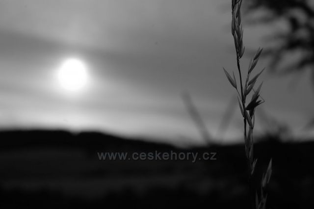 slunce jde pomalu spat