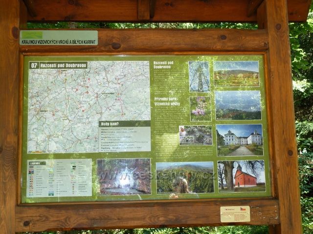 Vizovice - informační tabule na rozcestí pod rozhlednou Doubrava
